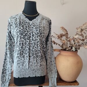 Elan Leopard Inside Out Distressed Hem V-Neck Sweater Grunge Cozy Cotton Sz M